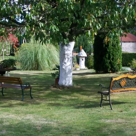 Gite Familial En Chataigneraie, Jardin Clos, Garage Amenage, Proche Randonnees Et Villages Pittoresques - Fr-1-742-450